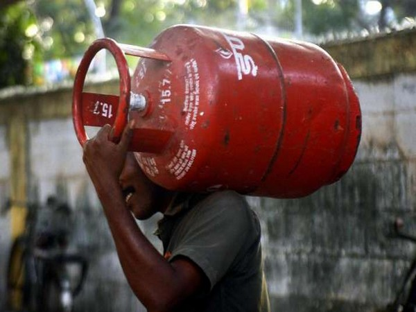 commercial-lpg-cylinder-prices-slashed-by-inr-36-domestic-unchanged