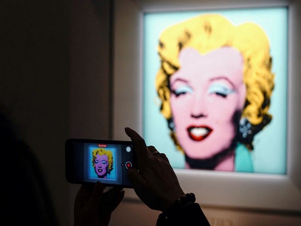 warhols-iconic-portrait-of-marilyn-monroe-sold-for-whopping-usd-195-million-at-ny-auction