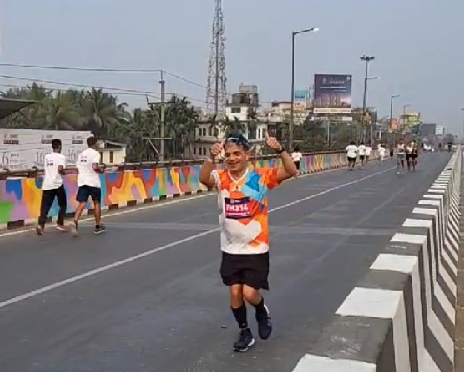 hundreds-of-runners-participate-in-guwahati-marathon