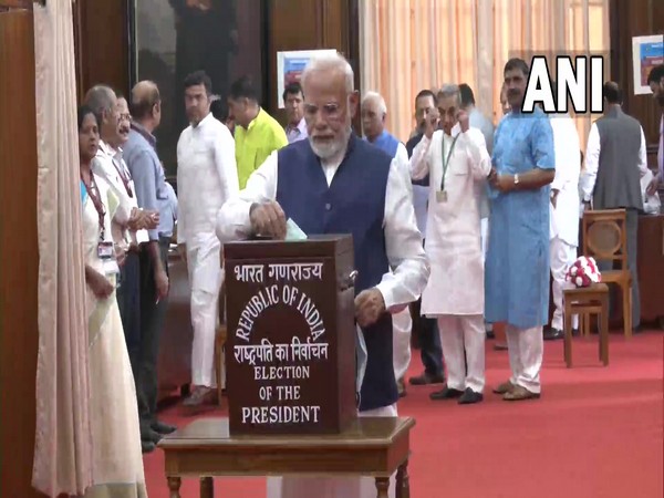 presidential-elections-2022-pm-modi-casts-his-vote-at-parliament-house