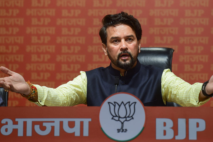 anurag-singh-thakur-condemns-attack-on-media-freedom-in-west-bengal