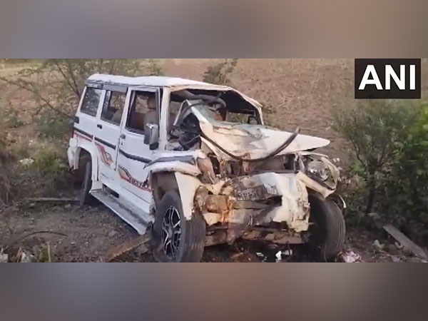 madhya-pradesh-3-dead-2-injured-after-car-crashes-into-tree-in-damoh