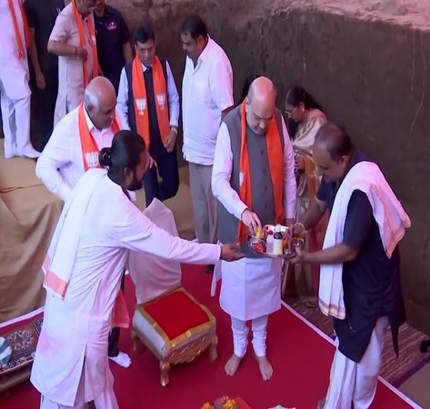 amit-shah-lays-foundation-stone-of-750-bed-hospital-in-gujarat-today