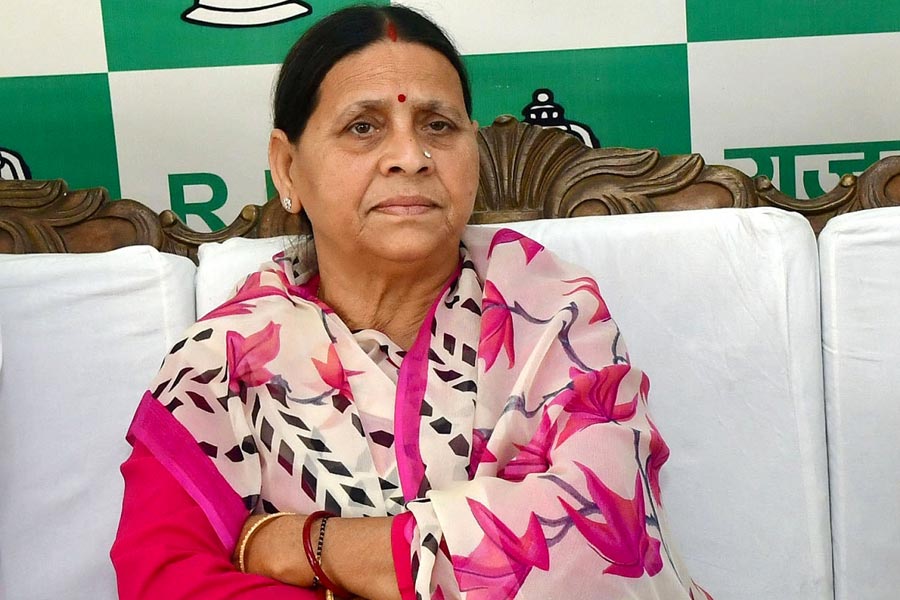 land-for-jobs-scam-case-court-grants-interim-bail-to-lalu-yadavs-wife-rabri-devi-daughters
