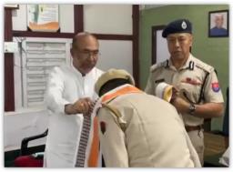 Manipur CM hands over cash rewards to Thoubal and Tengnoupal District Police