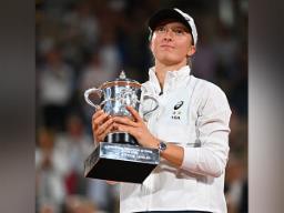 French Open: World No. 1 Iga Swiatek clinches her 2nd French Open title