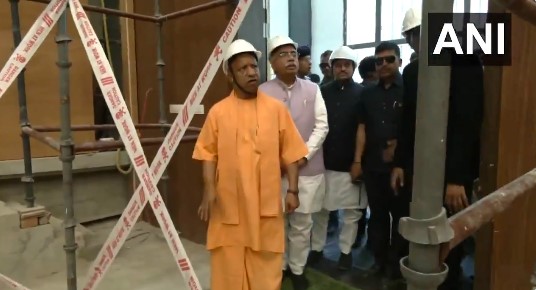 uttar-pradesh-cm-takes-stock-of-developmental-projects-law-and-order-in-kanpur