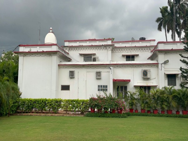 Sandalwood tree stolen from KGMU Vice-Chancellor