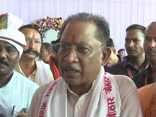 quotstop-using-language-of-gunsjoin-mainstreamquot-chhattisgarh-cm-to-naxals