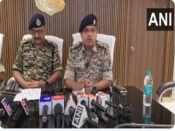 chhattisgarh-17-naxalites-surrender-in-bijapur