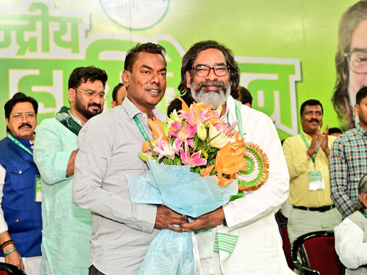 Hemant Soren elected as new president of JMM, Shibu Soren named founder patron