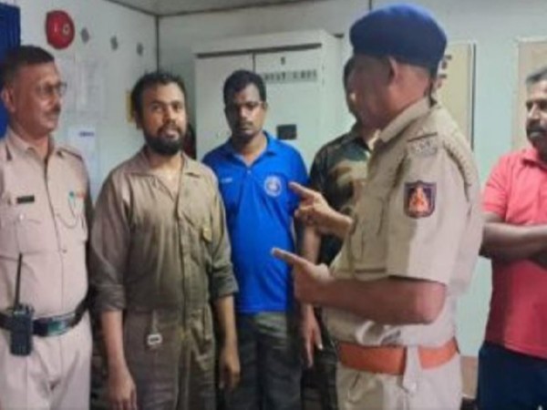 pak-national-aboard-cargo-vessel-denied-entry-into-india-by-karnataka-port