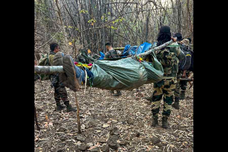 encounter-underway-between-security-forces-and-naxals-at-bijapur-dantewada-border