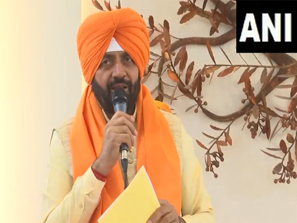 haryana-cm-saini-greets-people-on-baisakhi-offers-prayers-at-a-gurudwara-in-gurugram