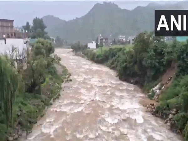 j-k-heavy-rain-triggers-flood-like-situation-in-rajouri-schools-closed