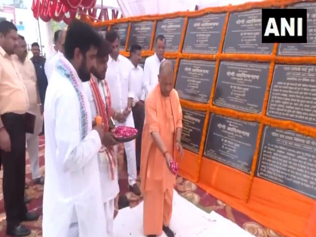 uttar-pradesh-cm-yogi-inaugurates-lays-foundation-of-development-projects-worth-rs-91-cr-at-mmm-university