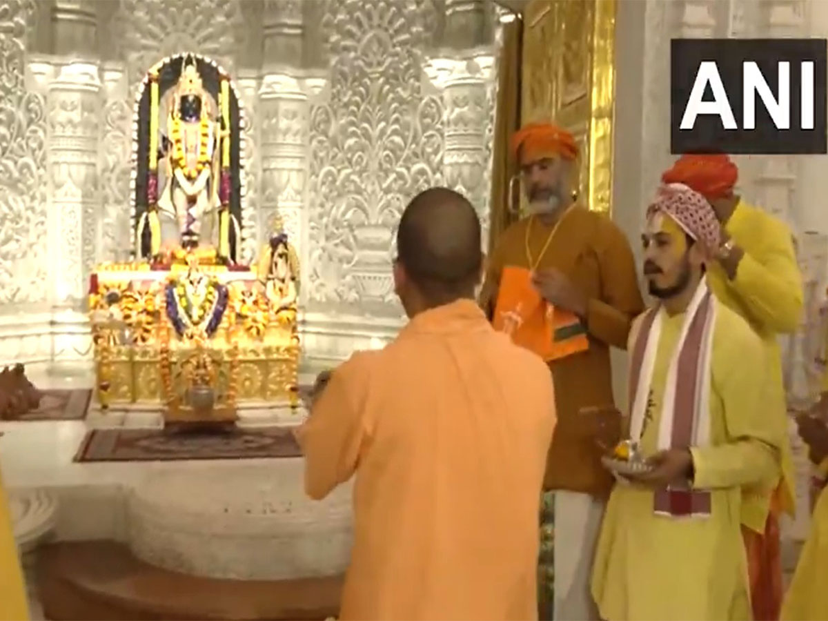 uttar-pradesh-cm-yogi-adityanath-offers-prayers-at-ram-mandir-in-ayodhya