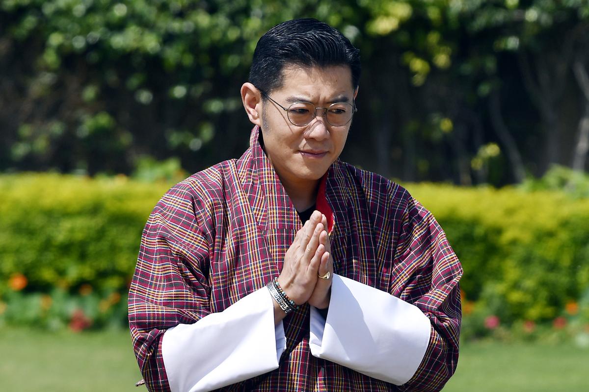 bhutan-king-arrives-in-assams-dhubri-on-his-way-back-from-bangladesh