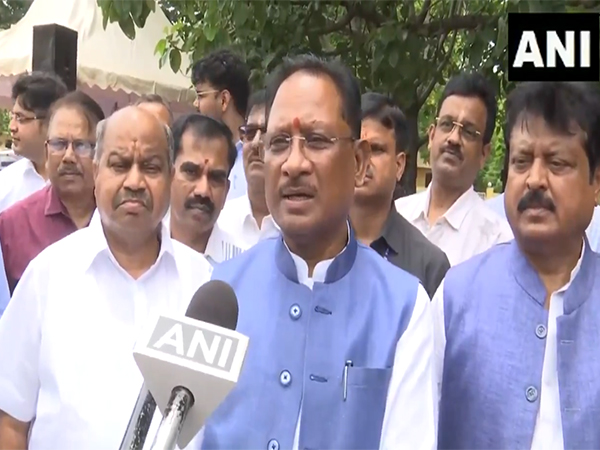 chhattisgarh-cm-vishnu-deo-sai-flags-off-48-new-vehicles-for-transport-department
