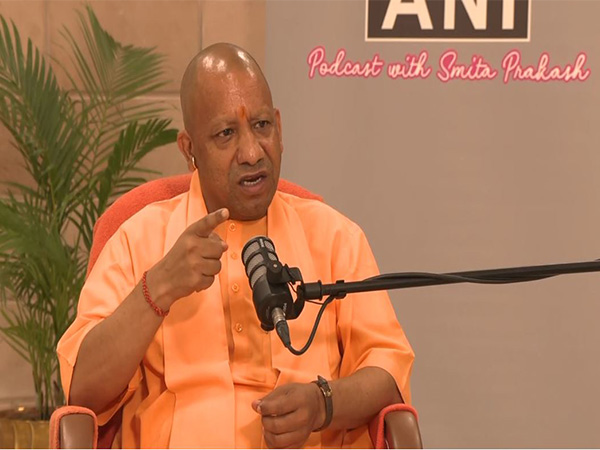 rahul-jaise-kuch-namune-rehne-chahiye-cm-yogi-adityanath-attacks-congress