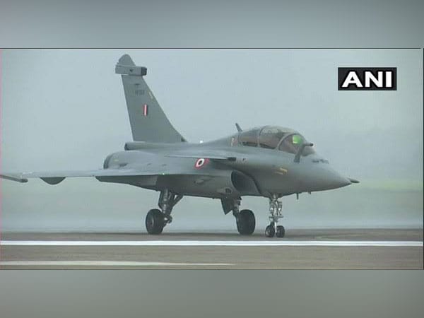 india-clears-biggest-ever-fighter-jet-deal-26-rafale-marine-jets-for-navy-approved
