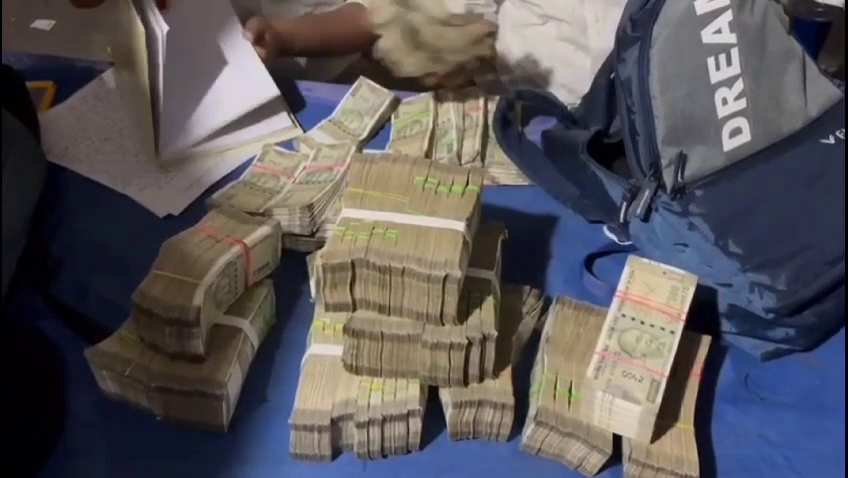 after-big-cash-haul-from-ranchi-inr-45-lakh-seized-from-vehicle-in-jharkhands-ramgarh
