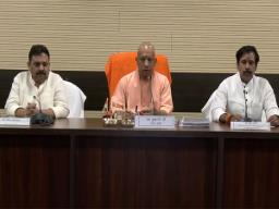 CM Yogi reviews development progress with public representatives of Varanasi and Az..