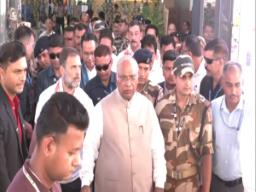 Assam: Mallikarjun Kharge, Rahul Gandhi arrive in Guwahati for party