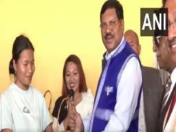 Manipur: Five-member SC judges delegation visits relief camp in Churachandpur