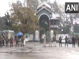 Centre extends President