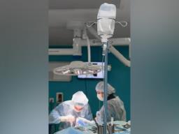 Gurugram hospital doctors remove over 8,000 gall bladder stones from 70-year-old man